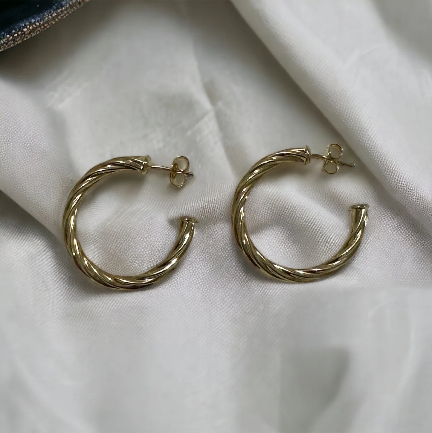 Sylvie Hoops - Gold